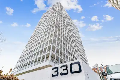 Tower Hill East - 2 Bedroom available at 330 Spadina Road, Toron
