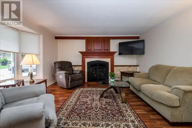 40 CORNER BROOK TRAIL Innisfil, Ontario in Houses for Sale in Barrie - Image 6