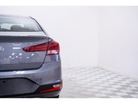 Bienvenue dans le monde de l'élégance et de la performance automobile avec la Hyundai Elantra 2020.... (image 7)