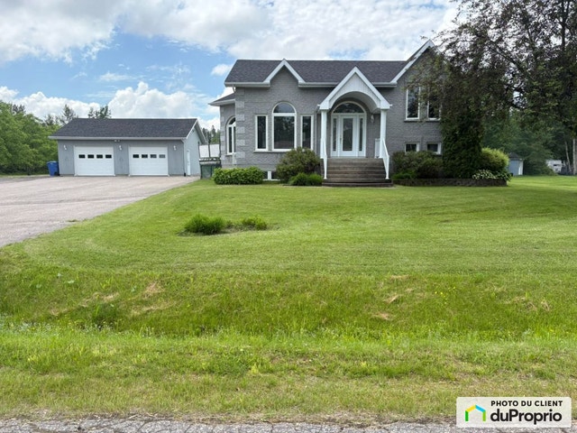 $650,000 - Split Level for sale in Chicoutimi (Laterrière) — photo 1