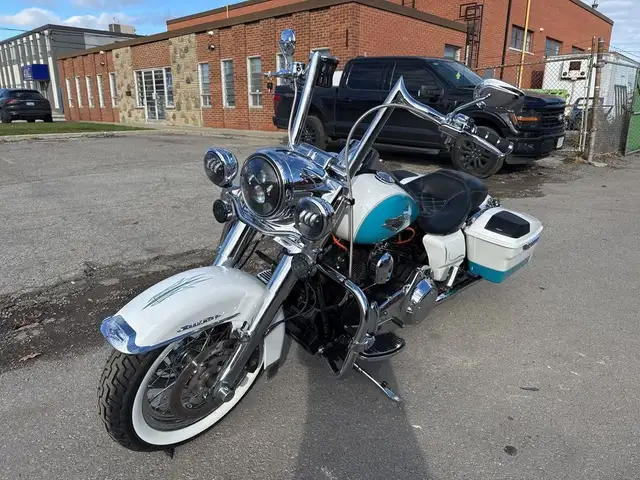 2014 Harley-Davidson Road King ~ FISH TAILS ~ 103CI ~ SPEAKER LI in Sport Touring in City of Toronto - Image 4