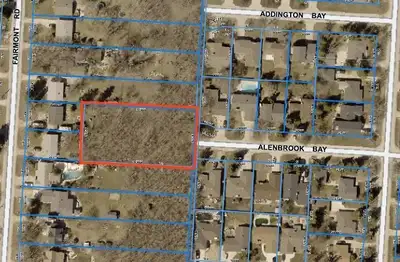 1G//Winnipeg/Gorgeous treed building lot in Charleswood! Just over 1/2 acre - with 120ft "frontage"...