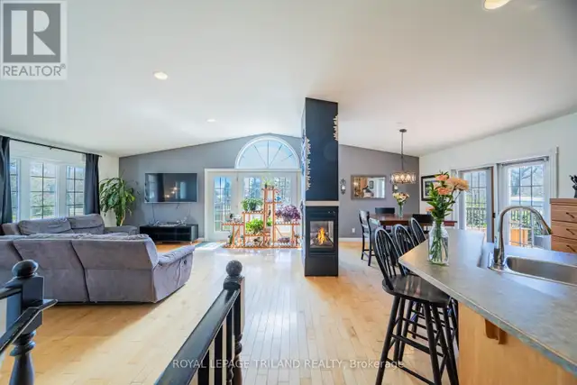 10234 JULIE AVENUE Lambton Shores (Grand Bend), Ontario in Houses for Sale in Grand Bend - Image 16