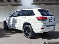 Command the road and your style with this sophisticated 2022 Jeep Grand Cherokee WK Altitude, a trul... (image 4)