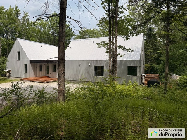 $1,185,000 - Intergenerational for sale in Eastman — photo 1