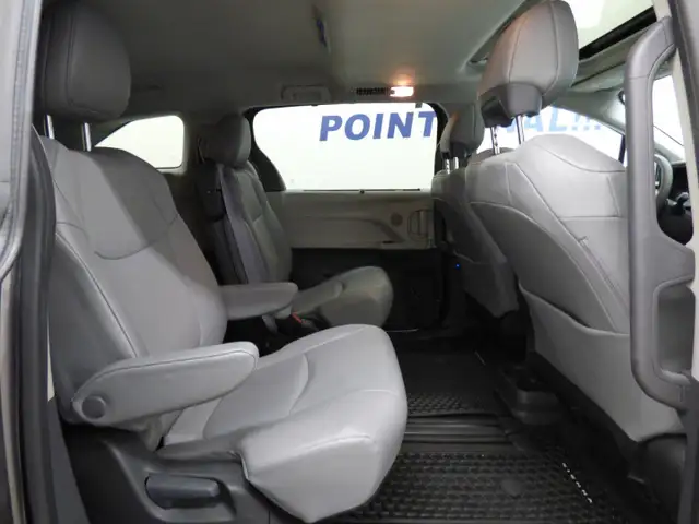 2024 TOYOTA SIENNA XLE HYBRIDE, 8 PASSAGERS, JAMAIS ACCIDENTÉ!!! in Cars & Trucks in City of Montréal - Image 28