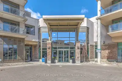 Price: $599,000 / $2,272/mo Welcome to one of the finest and most luxurious Condominiums in Pickerin...