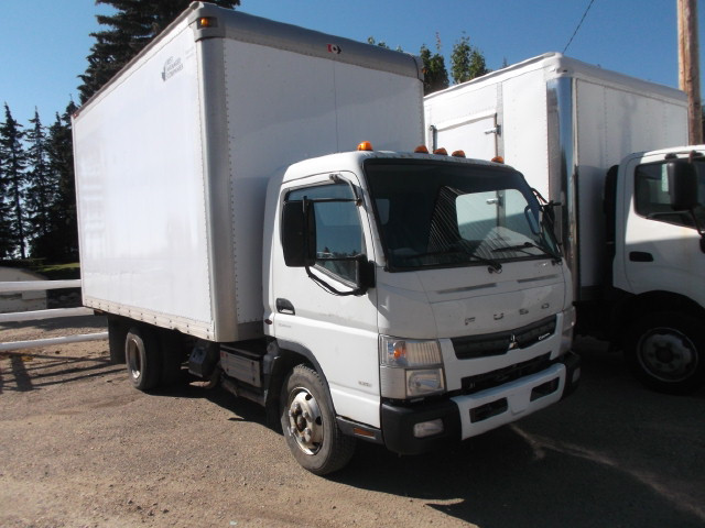 2012 MITSUBISHI FUSO CABOVER VAN BODY TRUCK in Heavy Trucks in Red Deer - Image 2