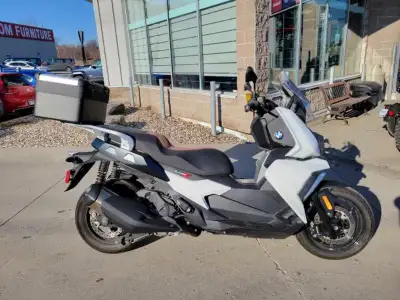 This beautiful and modern German scooter is an absolute blast to ride in town and on the highway! Ve...