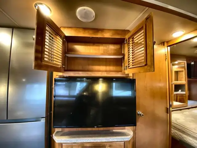 2017 Tiffin Motorhomes Allegro 36 LA in RVs & Motorhomes in Abbotsford - Image 43