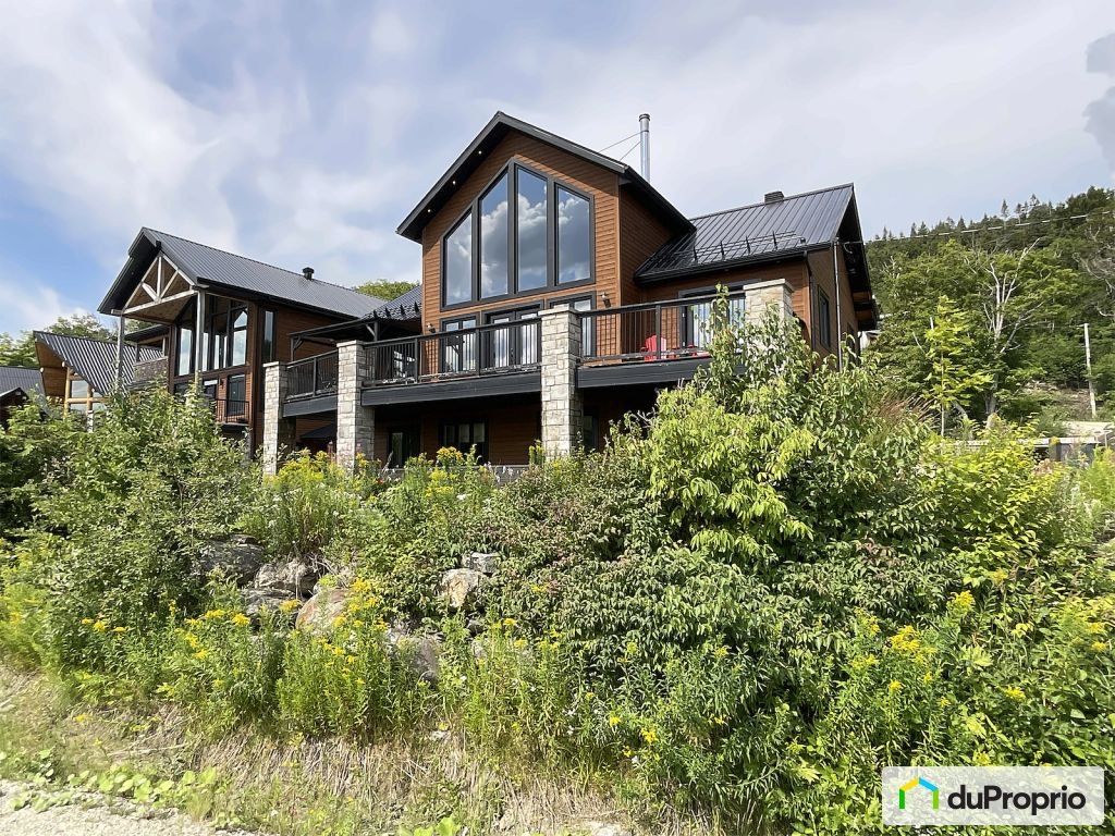 $735,000 - 3 Storey for sale in St-Philemon — photo 1