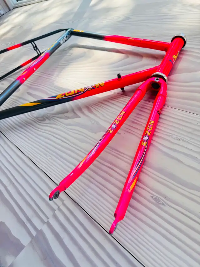 Zunow Z1 58 cm Vintage Bicycle Frame and Fork in Frames & Parts in City of Toronto - Image 11