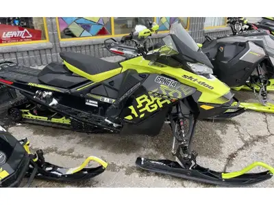 2018 Ski-Doo Renegade X-RS Ripsaw 1.25 Adj. Pkg. Rotax 850 E-TEC Hyper Silver Manta 2018 Ski-Doo Ren...