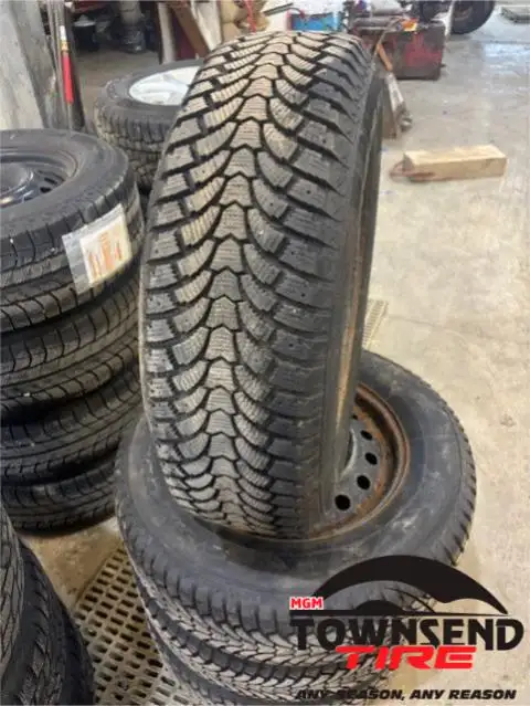 *USED* ANTARES WINTER TIRES 215/70R16, HYUNDAI TUSCON RIMS in Tires & Rims in Grand Bend - Image 2