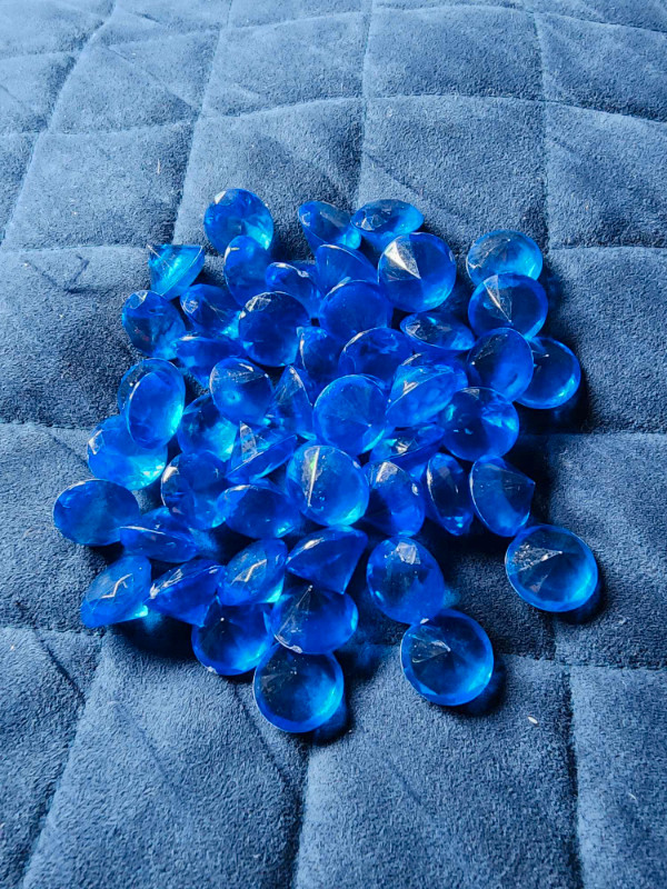 53 Medium Fake Crystal Acrylic Gems 12 Carat/.75" Diamonds, Blue in Hobbies & Crafts in Pembroke