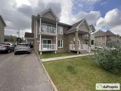 Condo situé près de tous les services et de vos loisirs. Le condo est un 4 pièces 1/2 de 2 chambres...