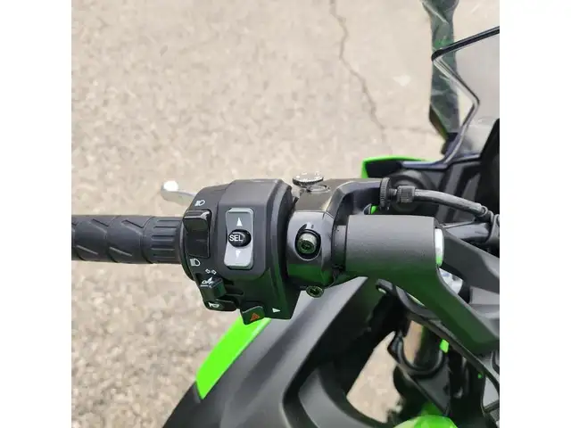 2025 Kawasaki Ninja 650 KRT Edition in Street, Cruisers & Choppers in London - Image 11