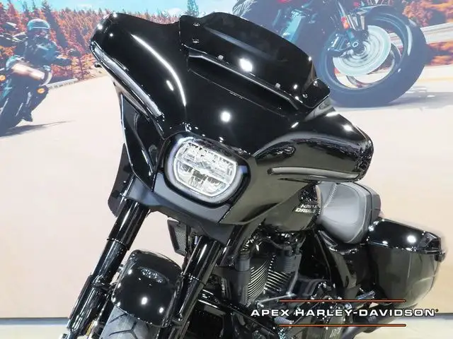 2025 Harley-Davidson FLHX - Street Glide in Sport Touring in Cambridge - Image 9