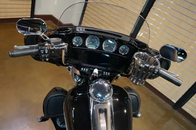 2019 Harley-Davidson Electra Glide Ultra Limited in Sport Touring in Medicine Hat - Image 13