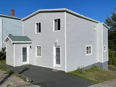 37 McKay Street, St. Johns - 2 Bedrooms / 1 Bathroom - Laundry - $1400 P.O.U. This is a lovely 2 bed...