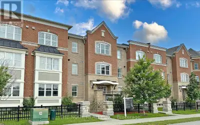 his Beautiful, clean, 2 bedroom 2 bathroom unit offers an open concept layout, access to the terrace...