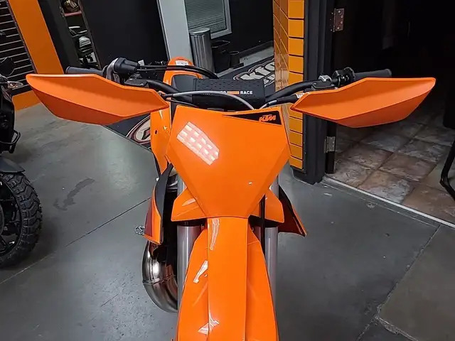 2025 KTM XC 250 in Dirt Bikes & Motocross in Calgary - Image 16