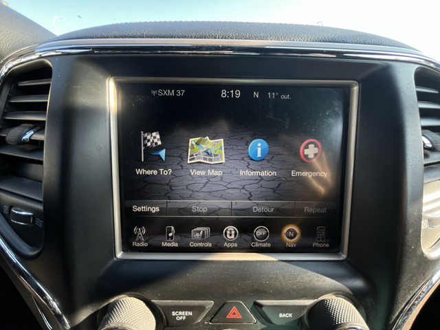 2014 Jeep Grand Cherokee OVERLAND - Navigation in Cars & Trucks in Lethbridge - Image 21