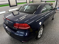 HARDTOP CONVERTIBLE - LOW MILEAGE We have a 2013 Volkswagen EOS Comfortline! This sporty convertible... (image 8)