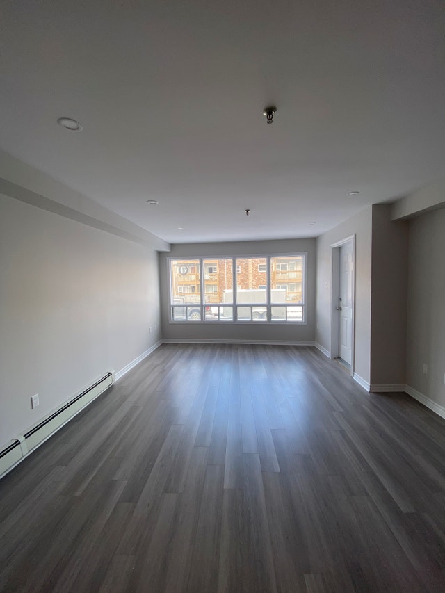 SPACIOUS ONE BEDROOM APARTMENT LOCATED ON 3034 WINDSOR STREET Long
