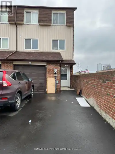Located in Downsview, this exceptional townhouse condominium boasts 3+2 bedrooms, 2 kitchens, and 3...