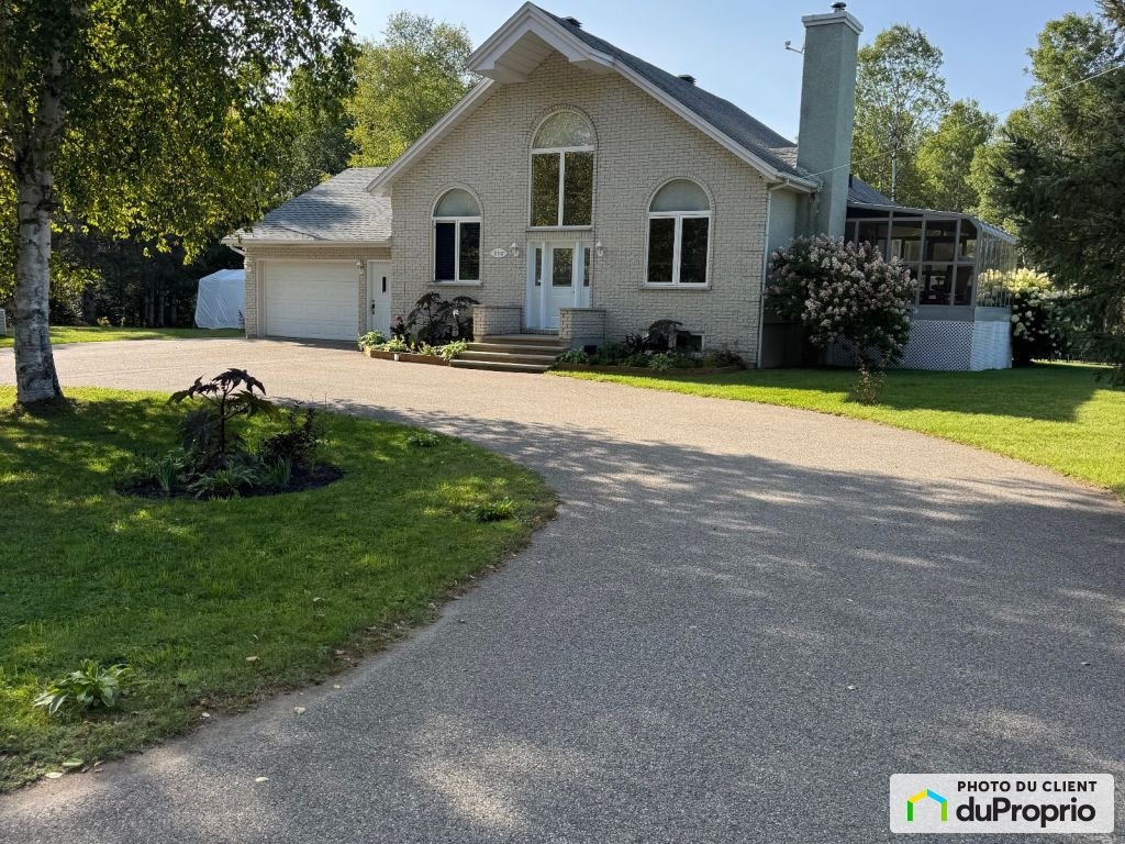 $635,000 - Bungalow for sale in St-Zénon — photo 1