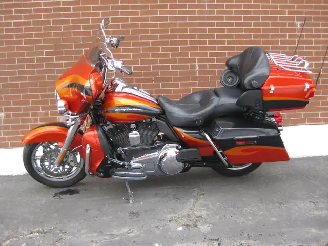 2013 Harley-Davidson FLHTCUSE8 CVO ULTRA CLASSIC in Street, Cruisers & Choppers in City of Toronto - Image 11