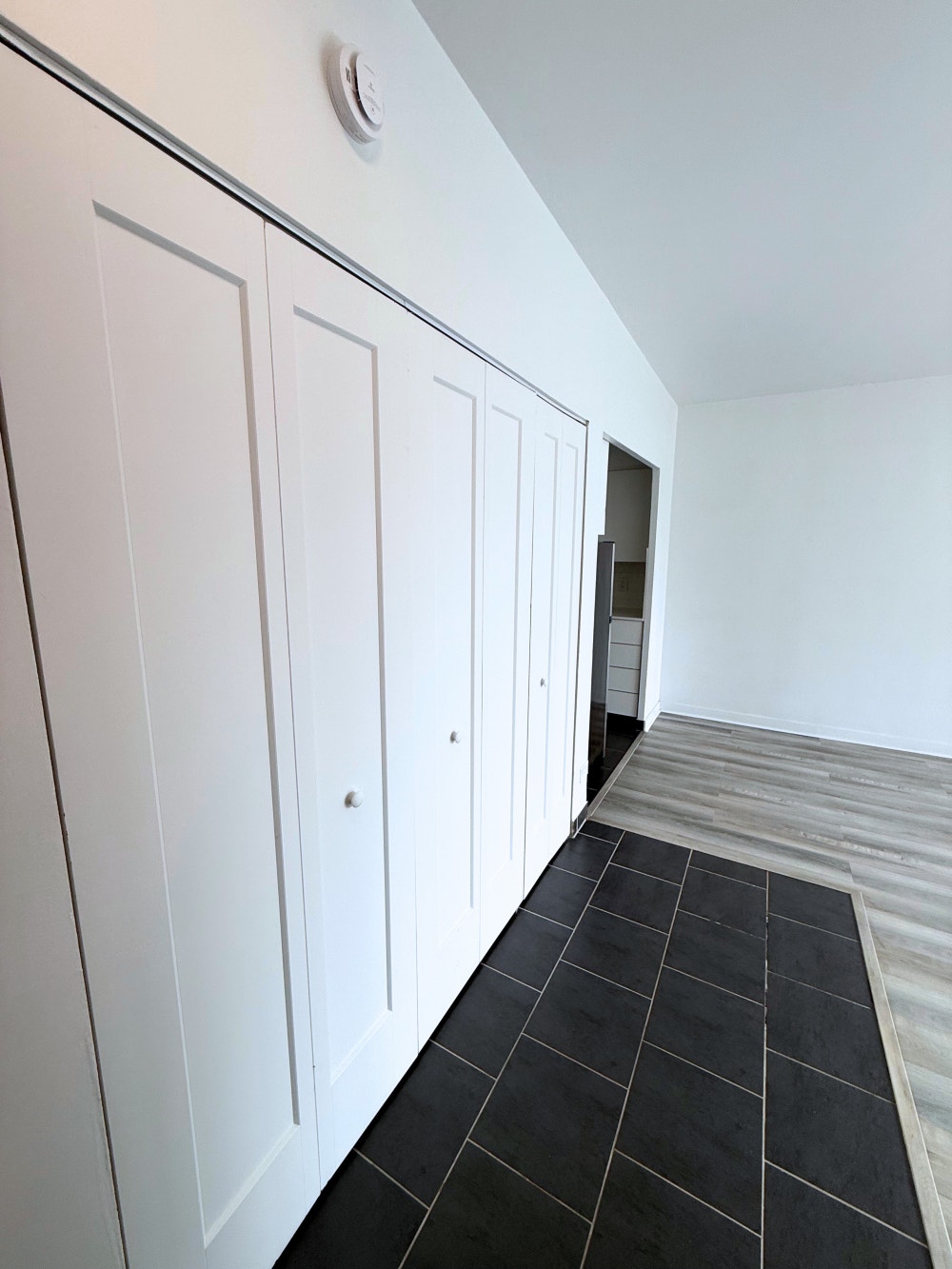 175 Sherbrooke O — photo 2