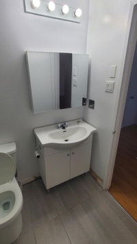 Découvrez notre 5 1/2 à louer à Candiac, dans un quartier tranquille au bord de l'eau. Idéalement si... (image 7)