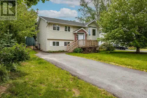 Welcome 186 Avenue du Portage split-entry home, ideally located on a municipal serviced lot directly...