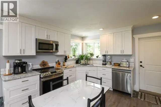 2126 Cypress Rd Comox, British Columbia in Houses for Sale in Comox / Courtenay / Cumberland - Image 11