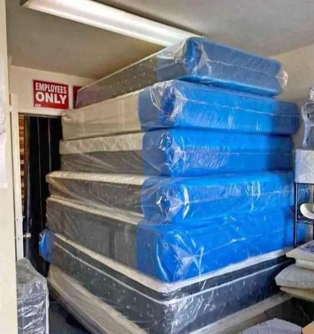 King Mattress : Full Mattress | Queen Mattress / Twin Mattress in Beds & Mattresses in Oshawa / Durham Region - Image 2