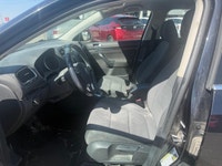 Experience the perfect blend of practicality and spirited driving with the 2010 Volkswagen Golf Wago... (image 3)