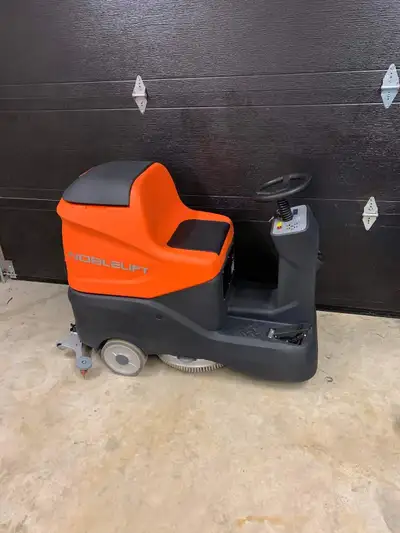 Recureuse à plancher neuve Ride on, View more