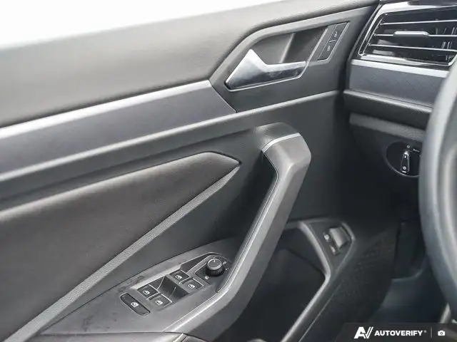 2023 Volkswagen Jetta Comfortline | LOW KMS | Moonroof in Cars & Trucks in Windsor Region - Image 18