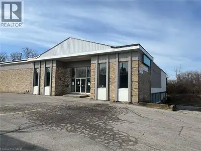 Excellent opportunity to plant roots in a up an coming commercial/wellness building. The current ten...