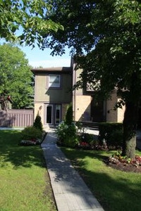 Waterford Townhomes for rent in Mississauga are within walking distance to Meadowvale Town Centre, s... (image 2)