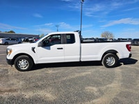 2021 Ford F-150 XL with 156,158 km! Clean history with no accidents See Carfax report linked . Power... (image 7)