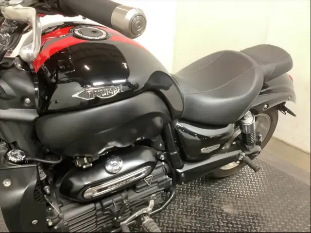 2016 Triumph Rocket 3 Roadster in Street, Cruisers & Choppers in City of Toronto - Image 9
