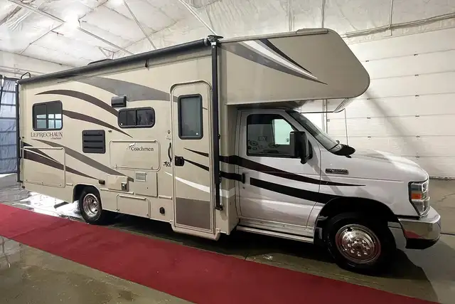 2018 Coachmen Leprechaun 220QB – Pre-Owned Class C Motorhome. in RVs & Motorhomes in Red Deer - Image 5