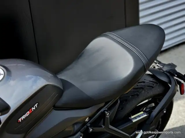 2023 Triumph Trident 660 Silver Ice Diablo Red in Street, Cruisers & Choppers in Oshawa / Durham Region - Image 17