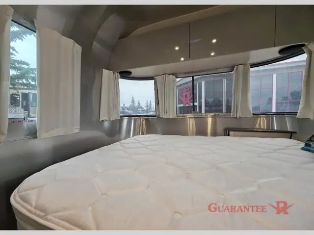 2022 Airstream Flying Cloud 23FB in Travel Trailers & Campers in Calgary - Image 26
