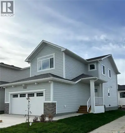 "NEW" Ehrenburg built home in Brighton. ***END UNIT BACKING THE PARK*** HOLDENDERG MODEL ... 1699 sq...