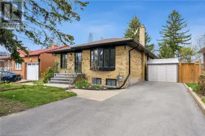 22 NORTH HEIGHTS Road Toronto, Ontario