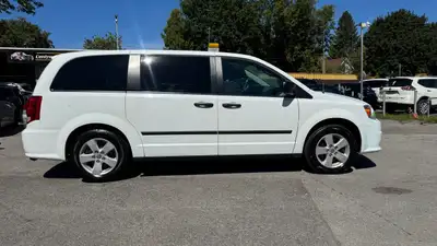 Voici belle Dodge Grand caravane cargo van , Précédent Hydro Quebec,bien équipement confortable de m...